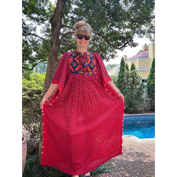 Vintage 1960s Rikma Red Keffiyeh Caftan Dress, Size Small, Angel Sleeves - Picture 2 of 16